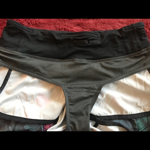 ‼️SOLD‼️ Lululemon Curious Jungle Speed Shorts - Picture 4 of 8